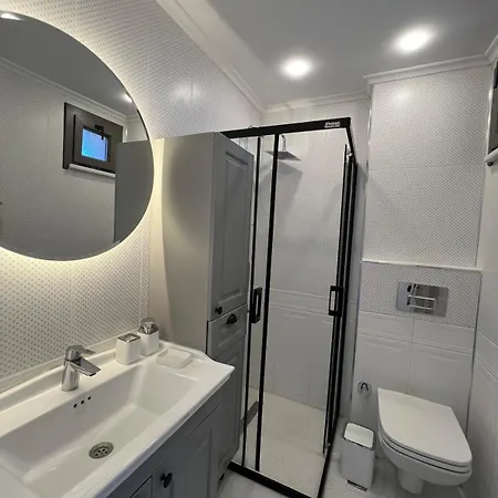 Modern 2-br Ground Floor Near Sarimsakli Beach-3 شقة